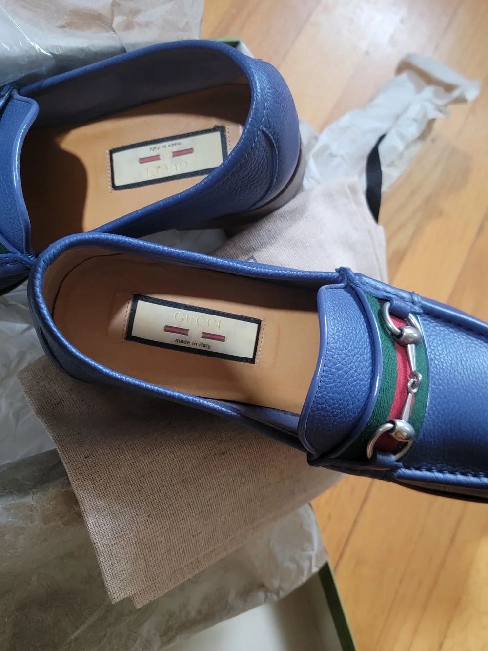 Gucci Men’s Blue Leather Loafers with signature detailing. Size 8.5. US 9.